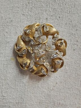 Vintage  BSK Gold-Tone Rhinestone Brooch